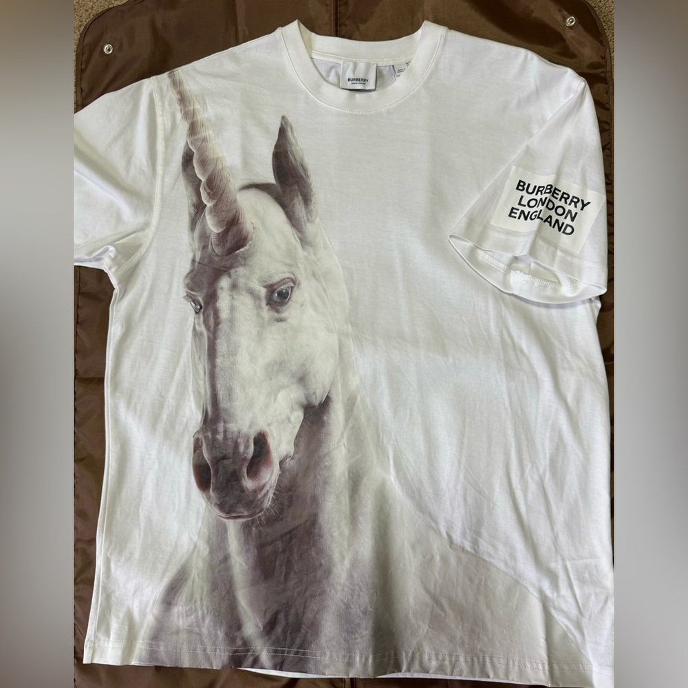 BURBERRY RARE unicorn t shirt